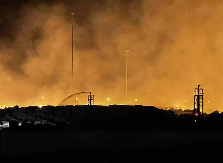 3 gündür yanıyor! Kağıt fabrikasında alevlerle mücadele sürüyor