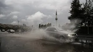bugun-hava-nasil-disari-cikmadan-once-dikkat-egede-kuvvetli-yagis-uyarisi-yapildi-30-ekim-hava-durmu-istanbul-1793342619508.jpg