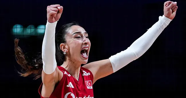 hande-baladin-mac-sonu-basketbolcu-onuralp-bitime-kostu-taze-ask-geceye-damga-vurdu-1787641744077.png