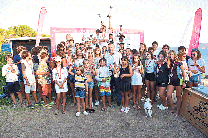 Çocuklar yararına sörf yaptılar