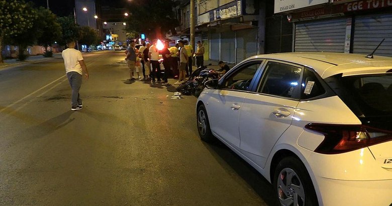 İzmir’de motosiklet otomobile çarptı: 1’i polis 2 yaralı