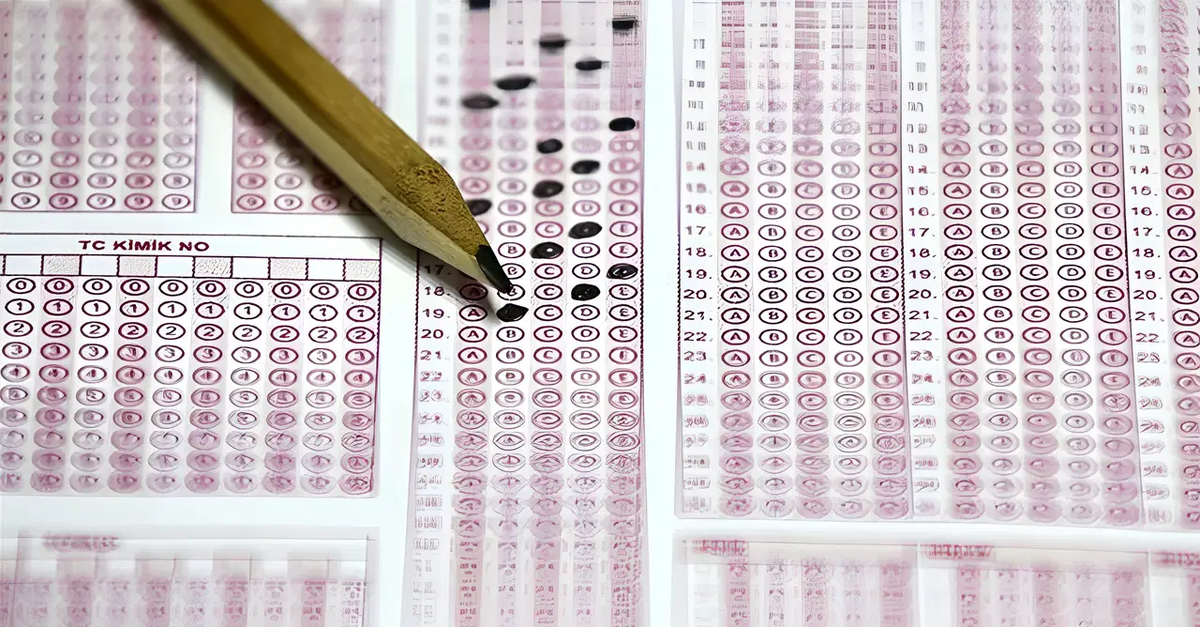 Hatalı soru davasını aday kazandı