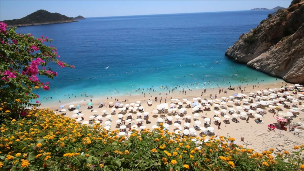 Turizmde altın sezon başladı! Ege sahillerine milyonlarca turist bekliyor...