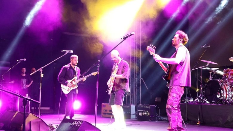 İzmir Ekonomi’de rock rüzgarı... Adamlar kampüsü salladı