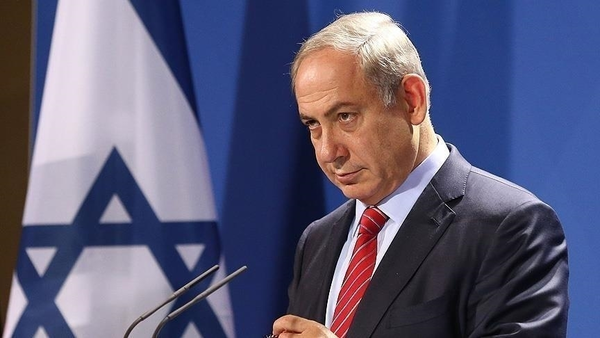 2-ay-sonra-yine-hakim-karsisinda-netanyahu-yolsuzlukla-yargilaniyor-1777364807647.png