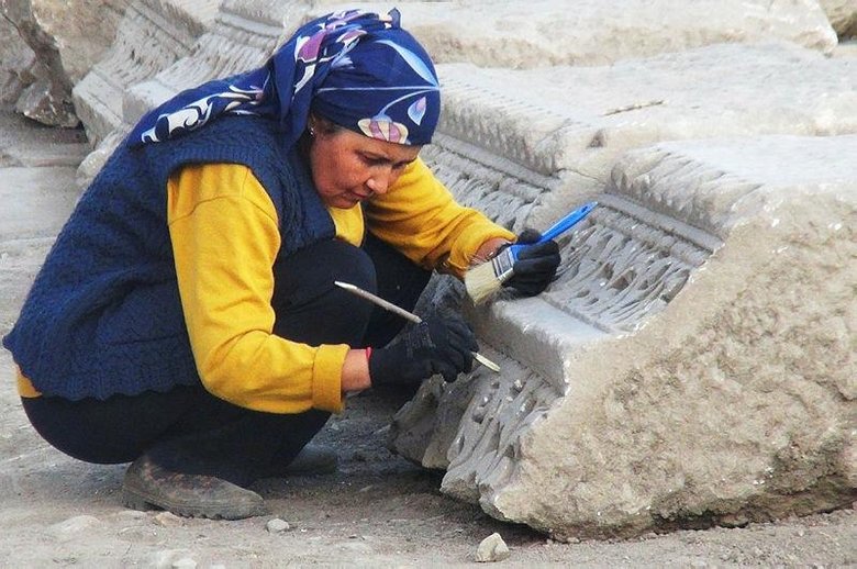 Stratonikeia’da antik dönemin en geniş caddesi ayağa kaldırılıyor