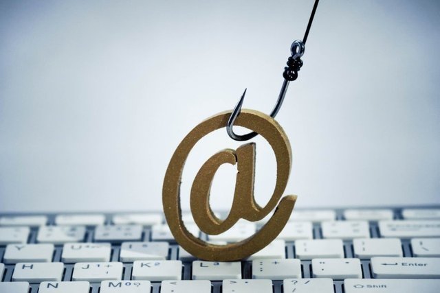 İnternet kullanıcılarını hangi e-posta başlıkları oltaya düşürüyor?