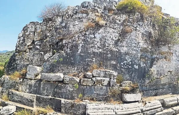 izmir-ayasuluk-tepesinde-gecmisin-izinde-1791564280945.jpeg