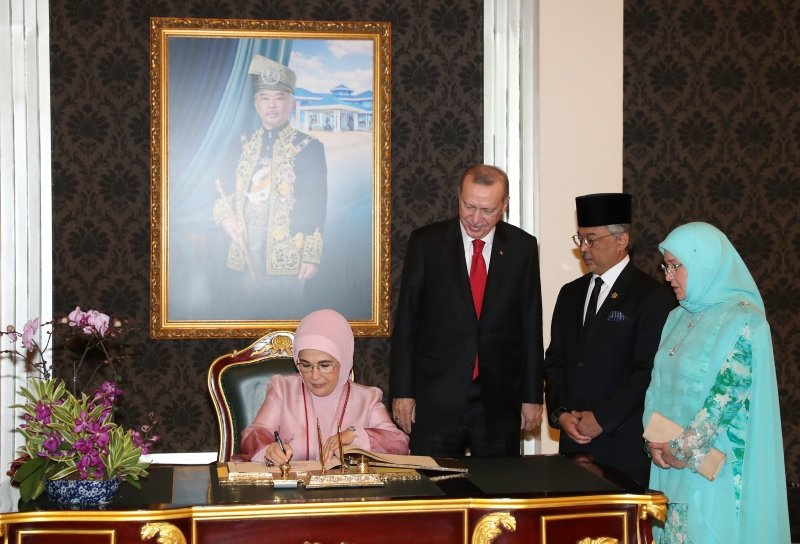 Başkan Erdoğan, Malezya Kralı ile görüştü
