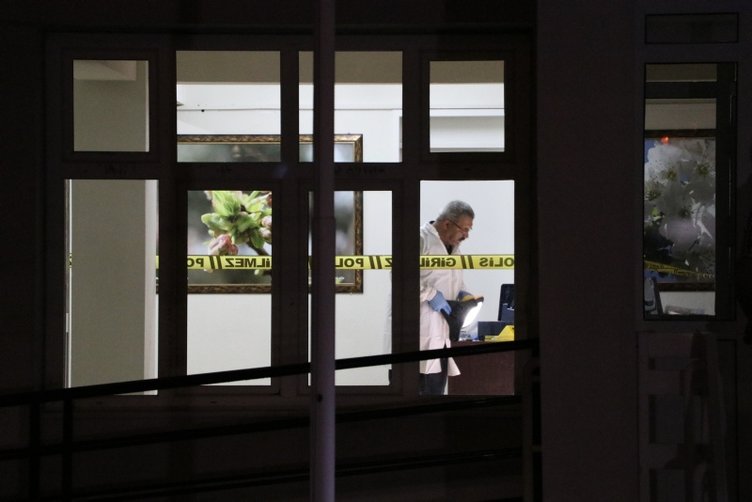 Denizli Honaz Kaymakamlığında olaylı gece! Polis memuru silahını temizlerken...