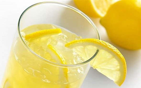 Düzenli olarak limonlu su içmenin hiç bilmediğiniz faydaları