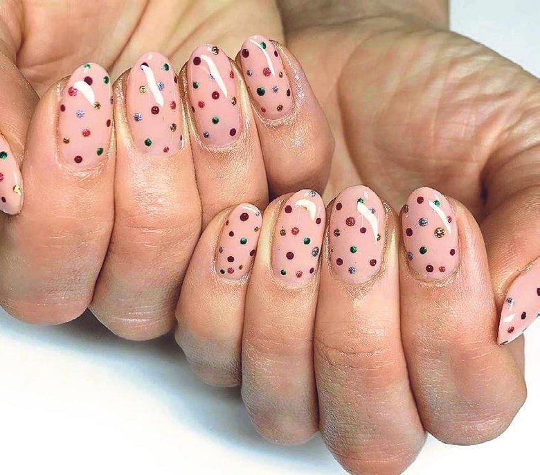 Puantiye modası simdi de tırnaklarda