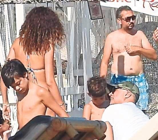 Keyfine değil oğluna baktı