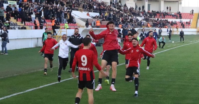 Turgutluspor’dan yeni statda 5 gollü açılış