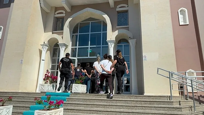 Fethiye’de göçmen kaçakçılığı operasyonu! 9 kişi tutuklandı