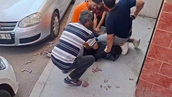 İzmir'de karakola saldırı! 2 polis şehit, 3 yaralı! son dakika izmir balcovada 16 yasinda cocuk polis karakoluna saldirdi sehitlerimiz var 1757321148866