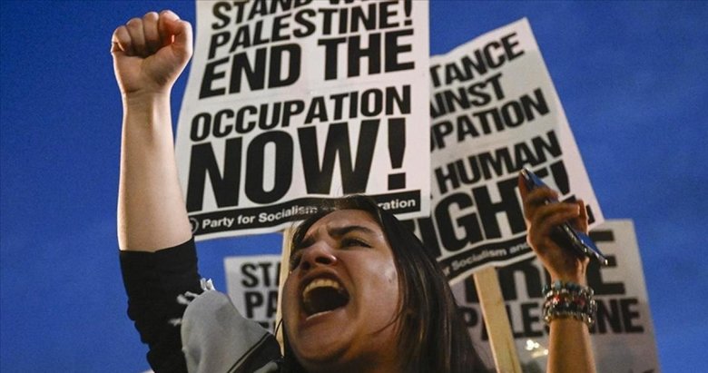 Harvard Üniversitesi mezuniyet töreninde binden fazla öğrenci okul yönetimini protesto etti