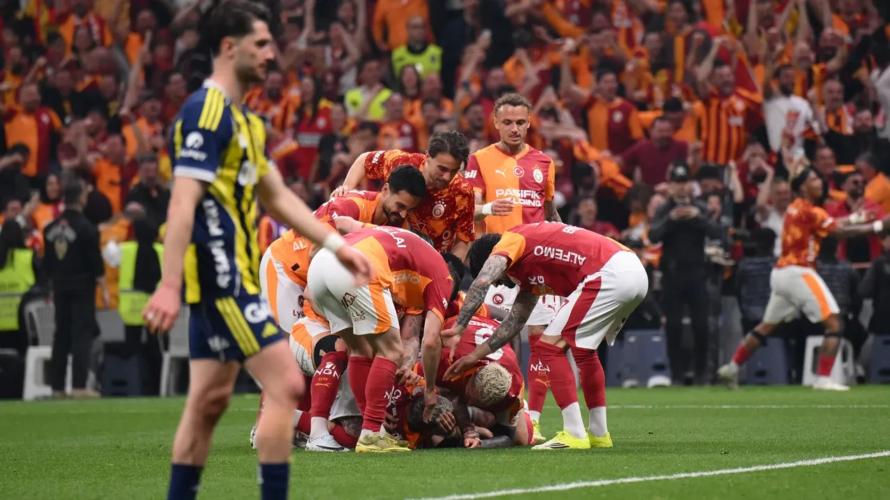 Galatasaray'da yaprak dökümü! Sürpriz ayrılık kapıda