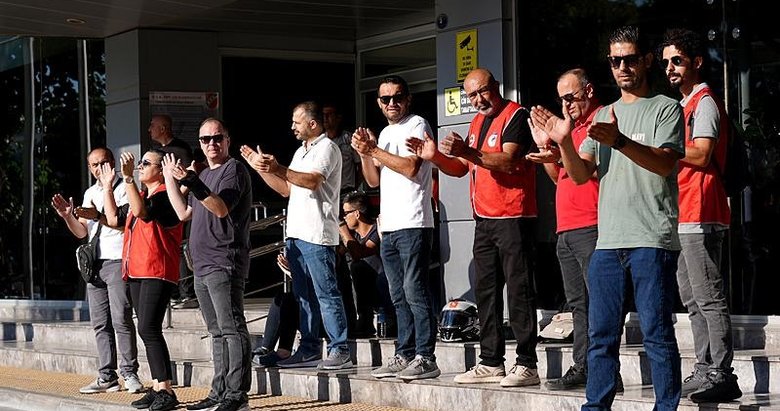 İzmir’de bir işçi eylemi de Karşıyaka’da! Belediye önünde toplandılar