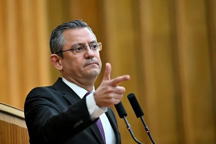 CHP’de çift başlı yönetim krize yol açtı: Muhalif isimler kurultay istedi