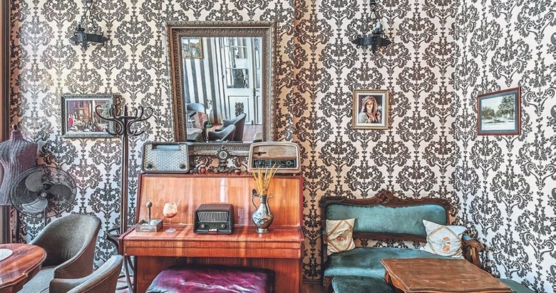 İzmir’in sinematik mekanları İZTO’da sergilendi