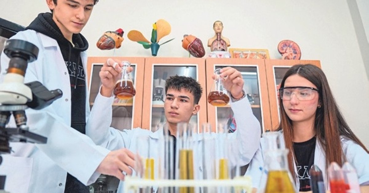 Liselilerden sudaki kirliliğe karşı yapay zekalı çözüm