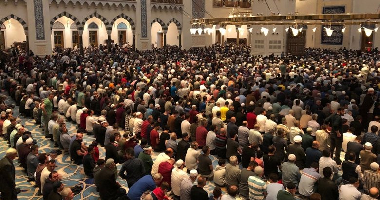 Teravih namazı kaç rekat? Teravih namazı nasıl kılınır?