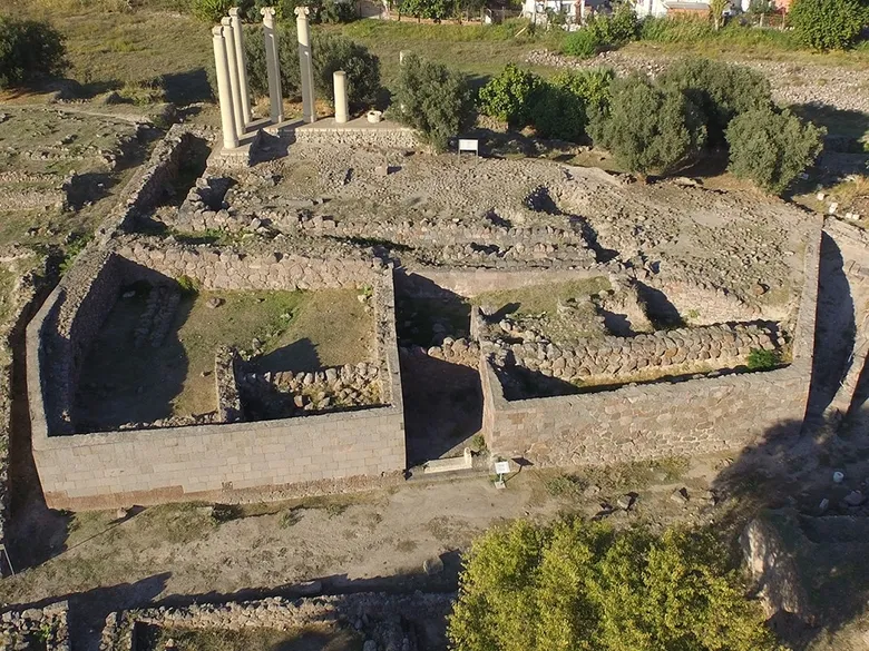 izmirin-mutlaka-gormeniz-gereken-10-antik-kent-1792498116815.jpeg