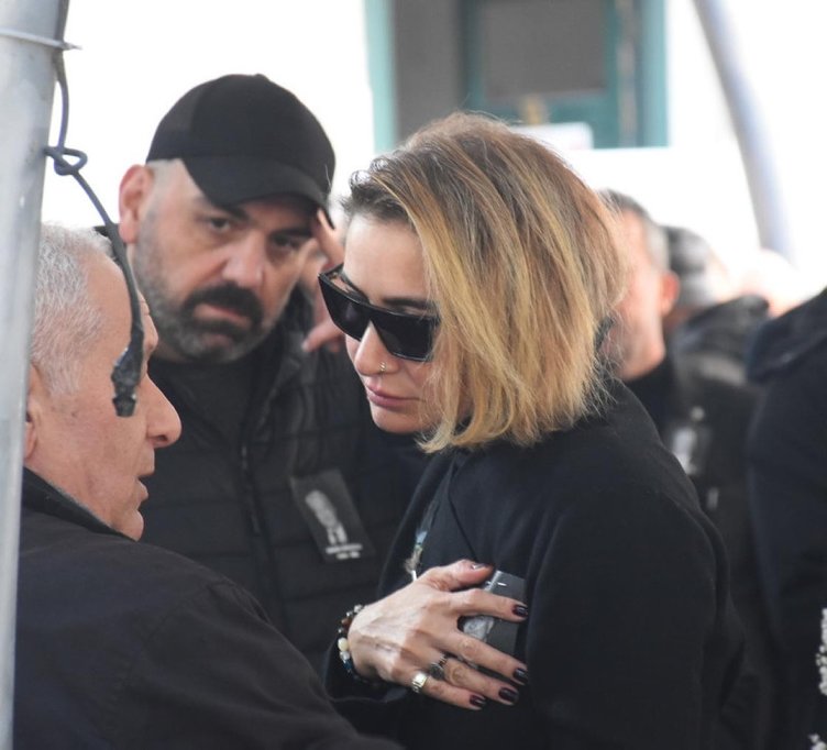 Şarkıcı Sıla’nın babası İzmir’de son yolculuğuna uğurlandı