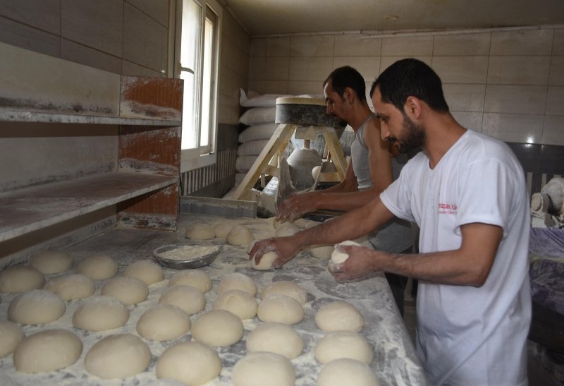 İzmir’de Ege’nin ramazan hediyesi dolmalık ekmek raflarda! Dolmalık ekmek nedir? Ekmek dolması nasıl yapılır?