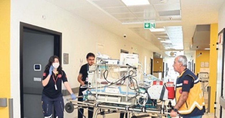 Van’daki bebek ambulans uçakla İzmir’e getirildi