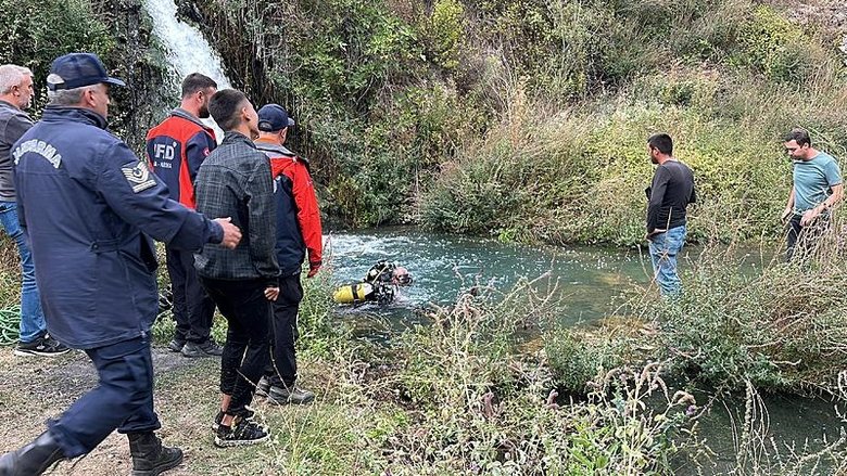 Kütahya’da piknik faciası! İki çocuğunu kurtardı; kendisi sudan çıkamadı