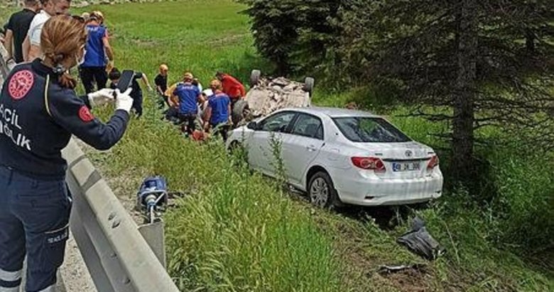 Afyonkarahisar’da iki otomobilin çarpıştığı kazada 5 kişi yaralandı