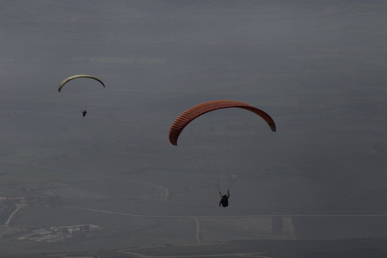 Çinli turistler Pamukkale’de yamaç paraşütü yapmadan ülkelerine dönmüyor