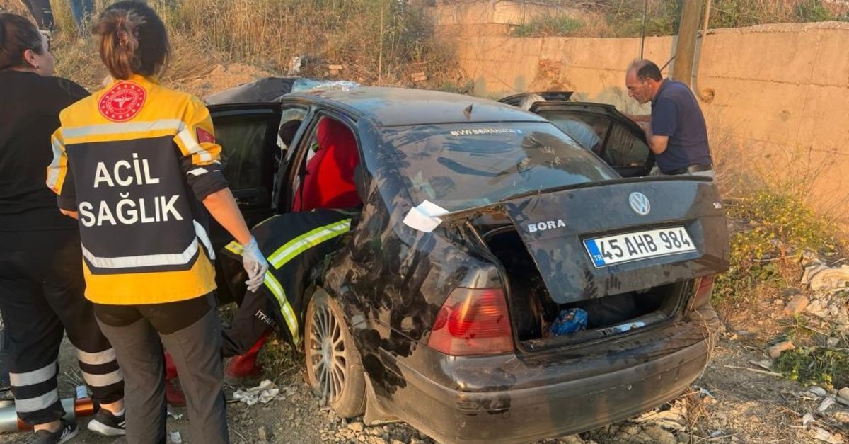 Menfeze düşen araçtaki 1 kişi öldü, 4 kişi yaralandı