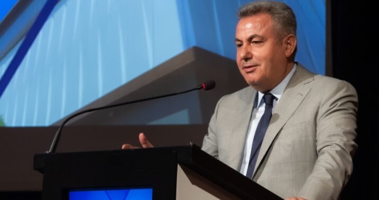 Yaşar Üniversitesi’nde İlk ders Vali Elban’dan