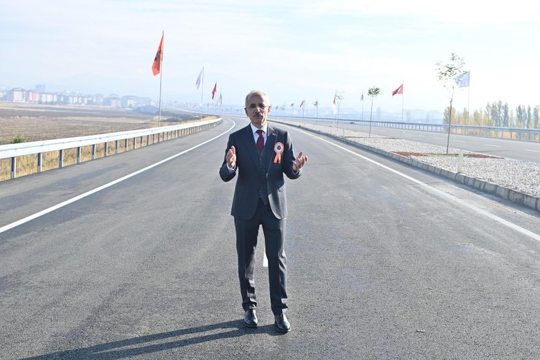 Otoyollarda yeni dönem! Bakan Uraloğlu açıkladı