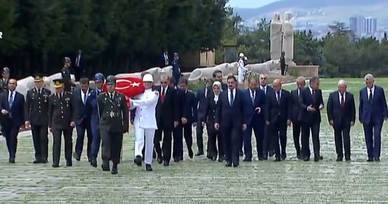 Başkan Erdoğan ve kabine üyelerinden Anıtkabir’e ziyaret
