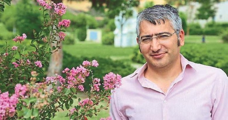 Hayalindeki kozmetik bitki bahçesini kuruyor