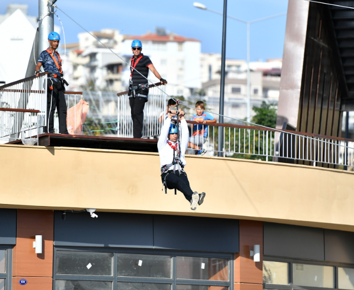 izmirde-milyonluk-tesis-curumeye-terk-edildi-izbb-baskani-cemil-tugaya-sert-tepki-1779289331415.png