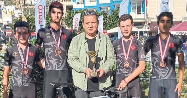 Muğlalı bisikletçiler Türkiye ikincisi oldu