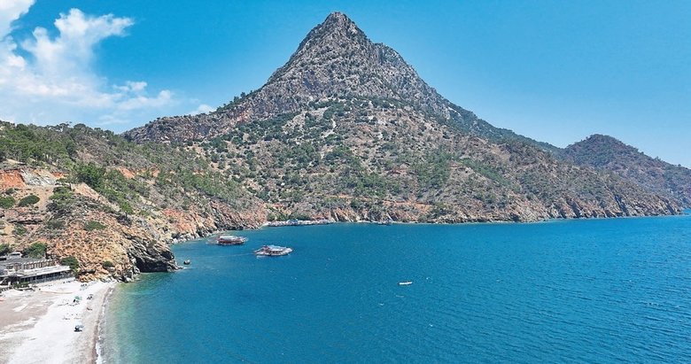 Likya Yolu’nun kalbindeki Adrasan tatilcilerin gözdesi