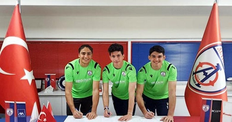 Altınordu’da üç genç kaleciden imza