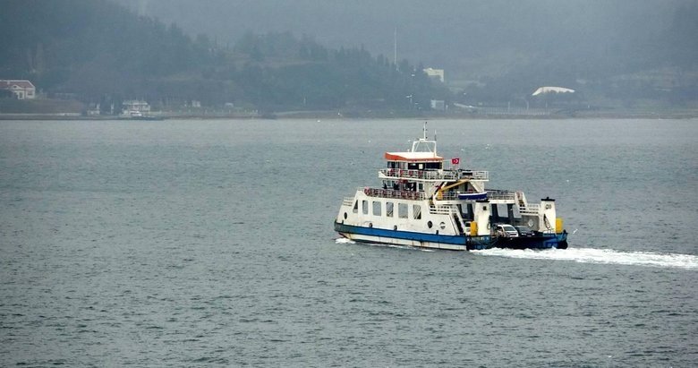 Feribot seferlerine fırtına engeli