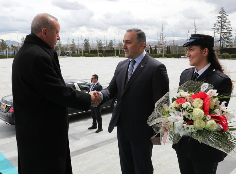Cumhurbaşkanı Erdoğan, Külliye’de polislerin bayramını kutladı