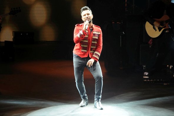 Aras Bulut İynemli annesiyle Çeşme’de