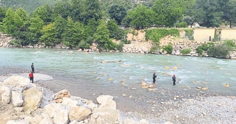 Alara Çayı’nda akıntıya kapılan genç aranıyor