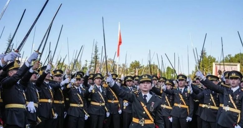 MSB duyurdu! 5 teğmen ve 3 disiplin amiri TSK’dan ihraç edildi