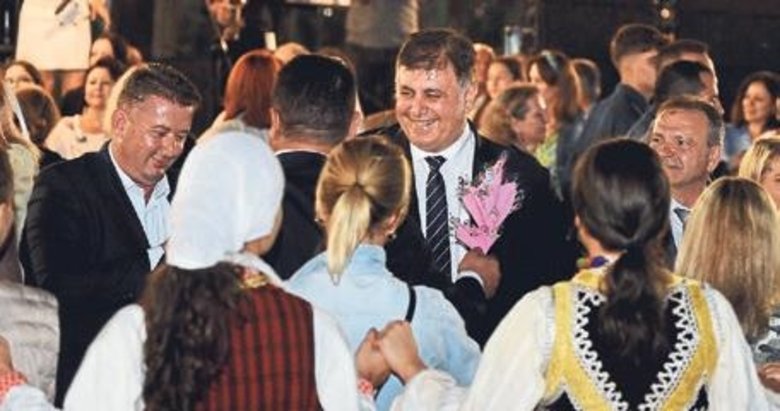 Makedon Müzik ve Folklor Festivali’nde dostluk rüzgarı
