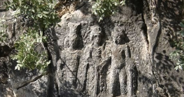 Denizli’de 3 tanrının tokalaştığı 1790 yıllık tarihi eser, 13 yıldır aranıyor